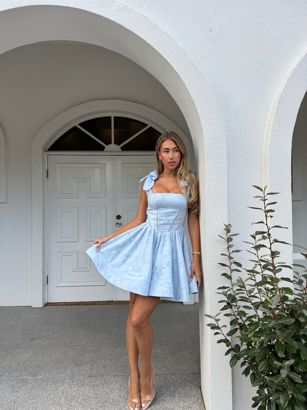 Your Ultimate Guide: How to Dress for Summer Events