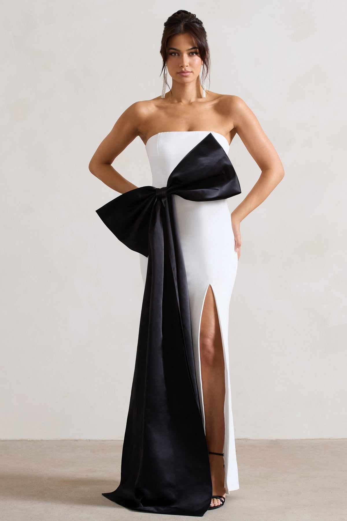 Sincerely | White Bandeau Split Maxi Dress With Oversized Black Bow - Club L 