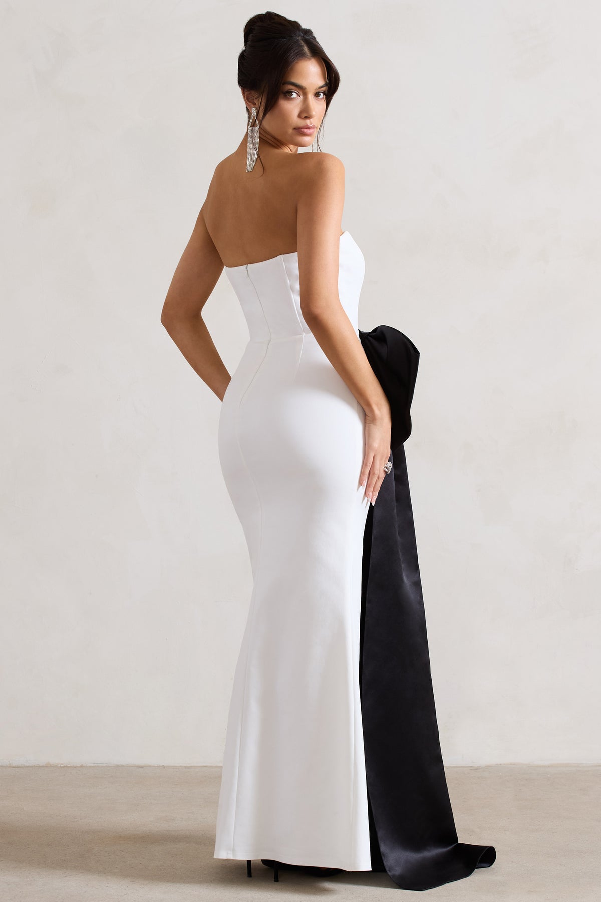 Sincerely | White Bandeau Split Maxi Dress With Oversized Black Bow - Club L 