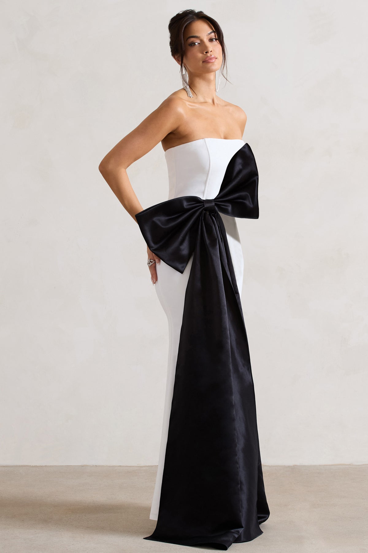 Sincerely | White Bandeau Split Maxi Dress With Oversized Black Bow - Club L 