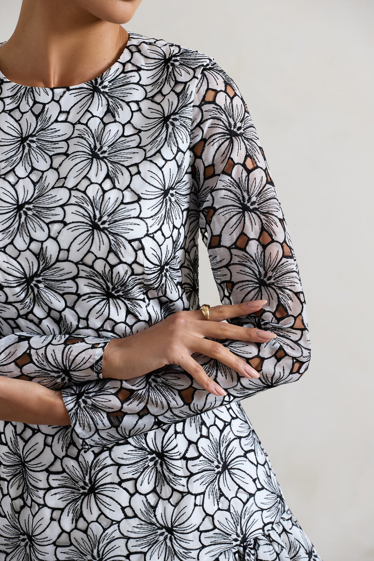 WB_HR_CL134068005-ClaribelBlack_WhiteLaceLong-SleeveMiniDressWithRuffleHem7