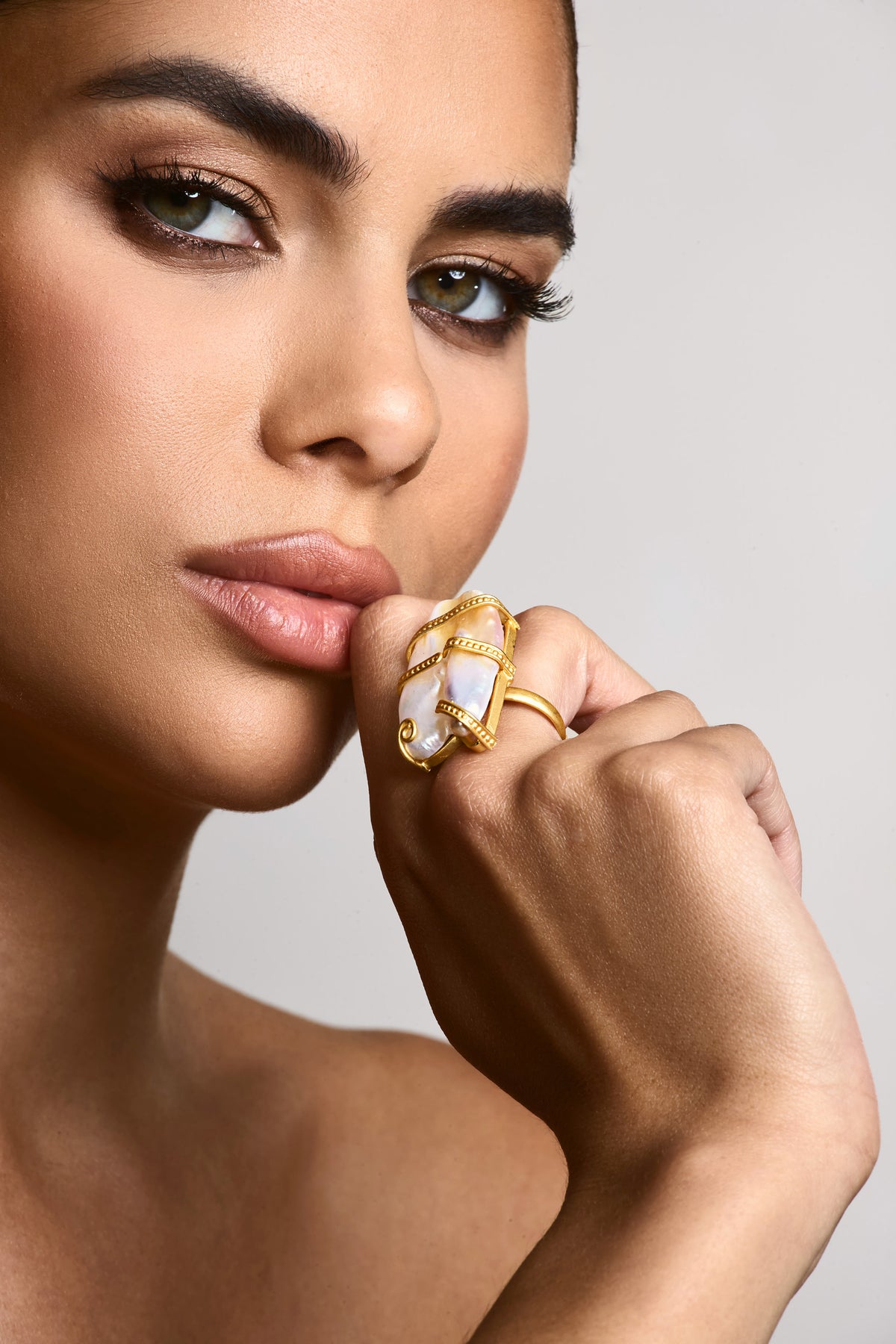 WB_HR_CL134695007-ShoreGoldAdjustableRingWithIridescentShell4