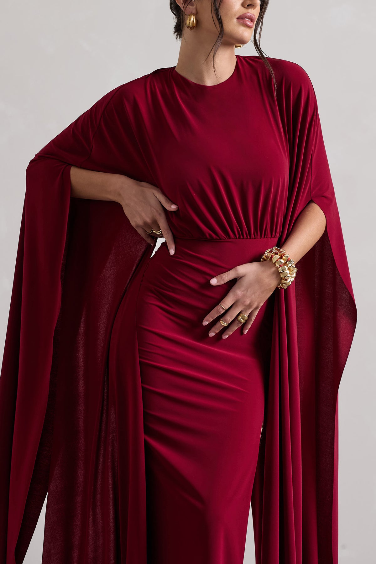 Ilaria | Berry Cape Sleeve Split Maxi Dress - Club L 