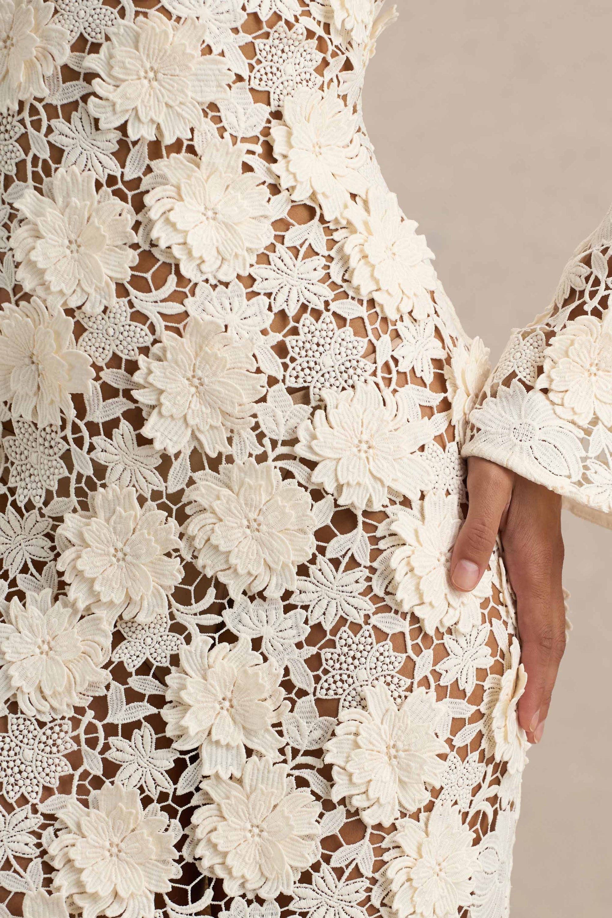 Viper | Cream Lace Long-Sleeve Maxi Dress – Club L London