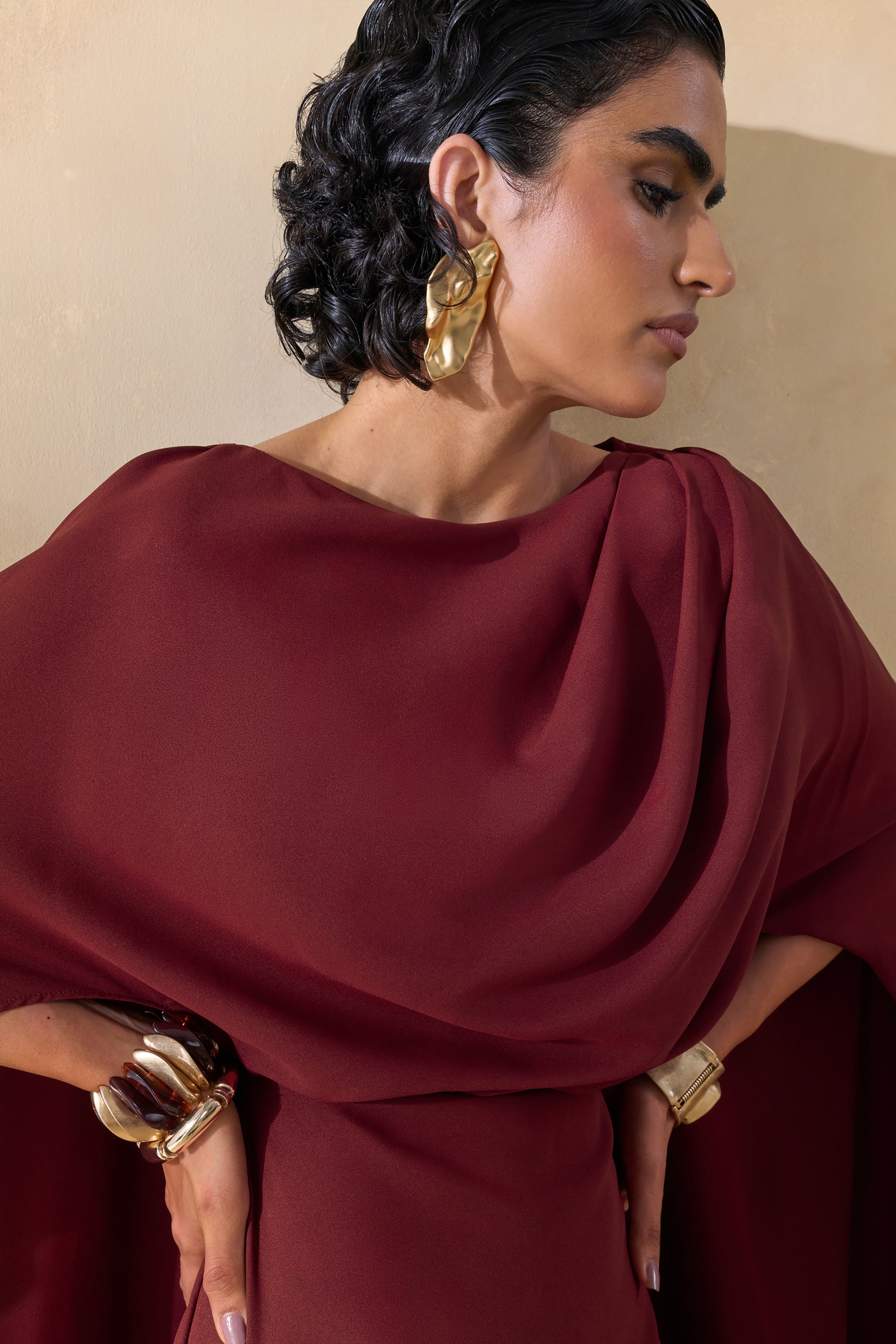 ECM_HR_CL136358037---Pristina-_-Burgundy-Boat-Neck-Woven-Maxi-Dress-With-Cape-Detail-1.jpg