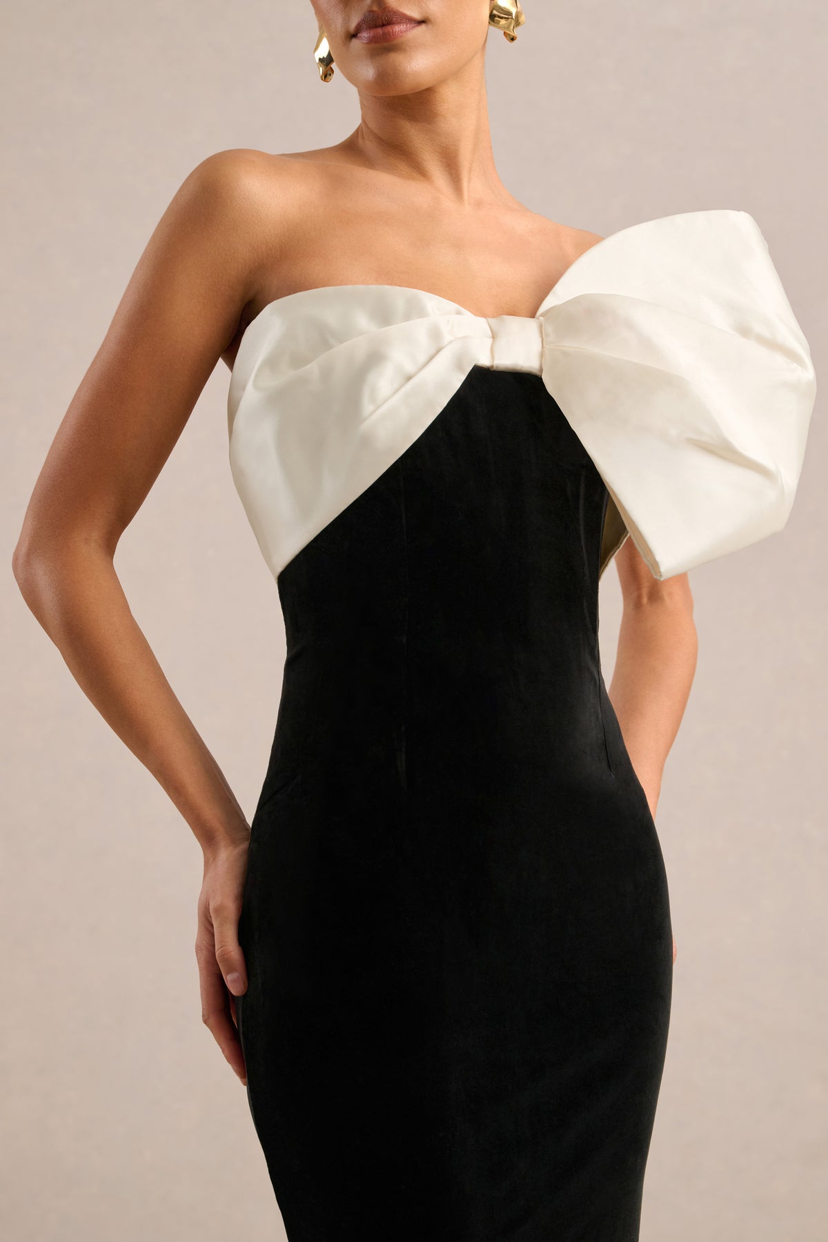 ECM_HR_CL136896240 - Divulge _ Black And White Velvet Asymmetric-Neck Maxi Dress With Bow3.jpg