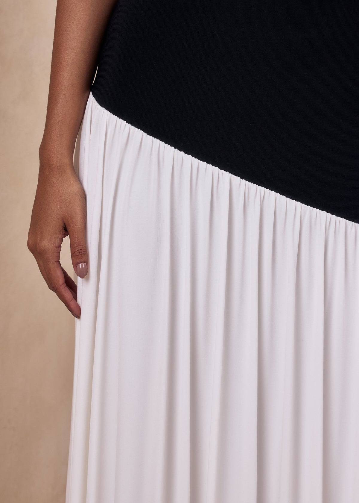 ECM_HR_CL137591002 - Doroyta _ Black And White Asymmetric-Neck Maxi Dress5.jpg