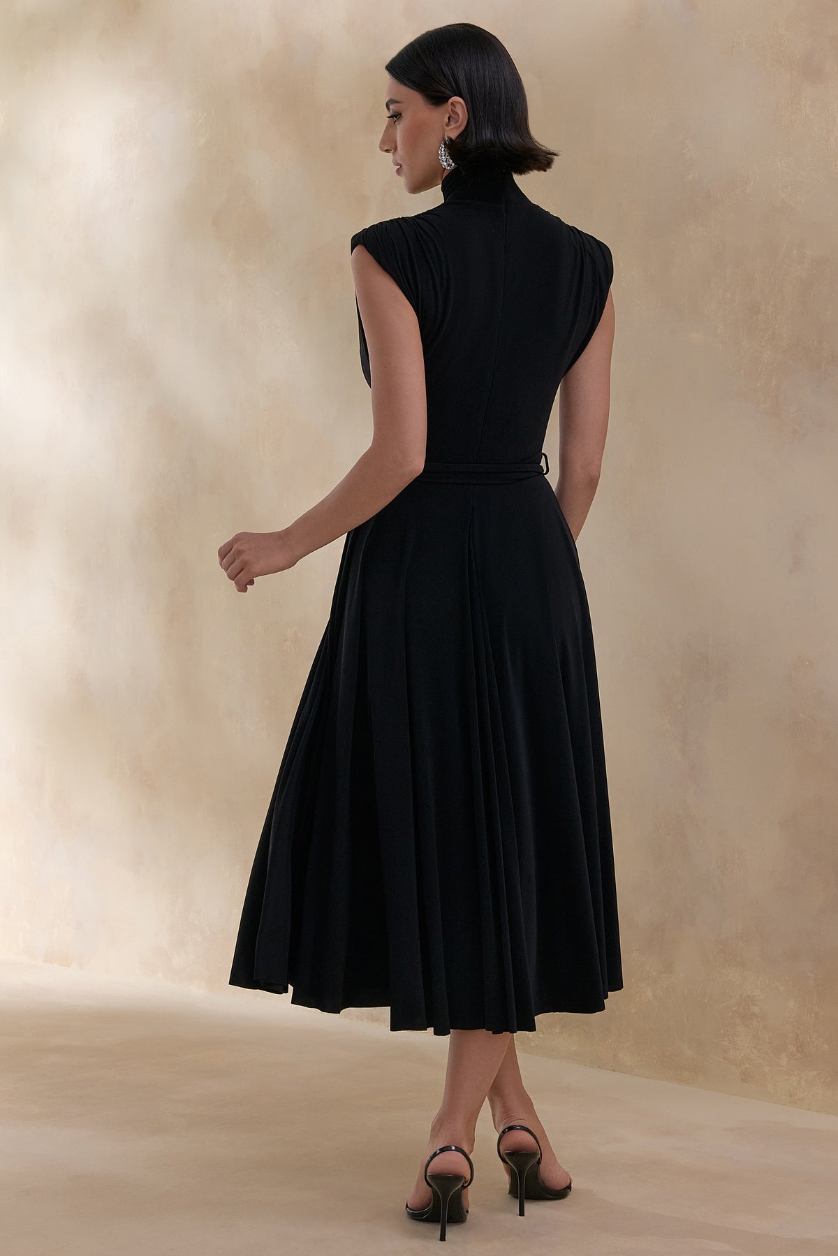 Roselena Black High-Neck Midi Dress – Club L London