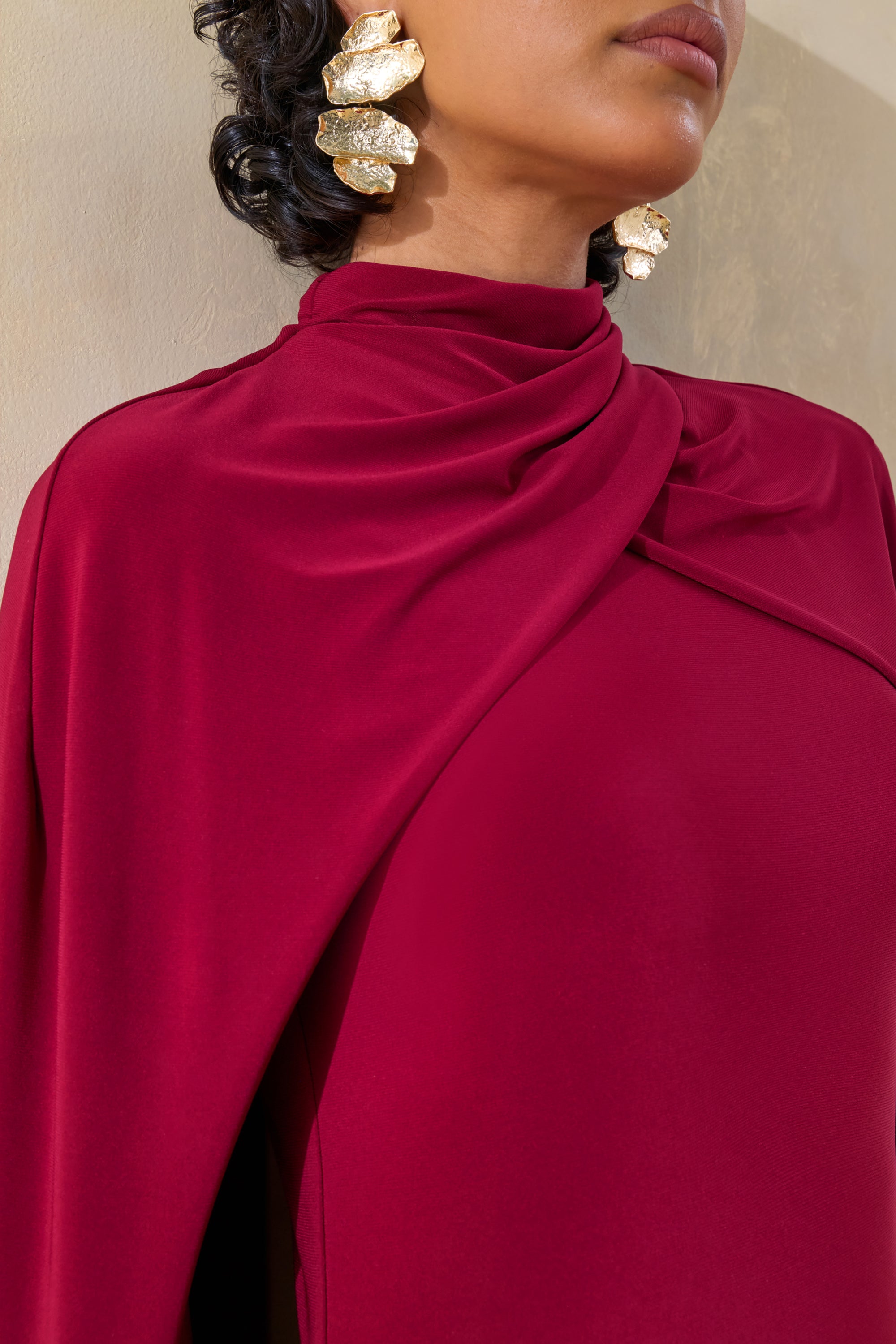 ECM_HR_CL137656101----Dianelle-_-Berry-High-Neck-Maxi-Dress-With-Cape-Sleeves-4.jpg