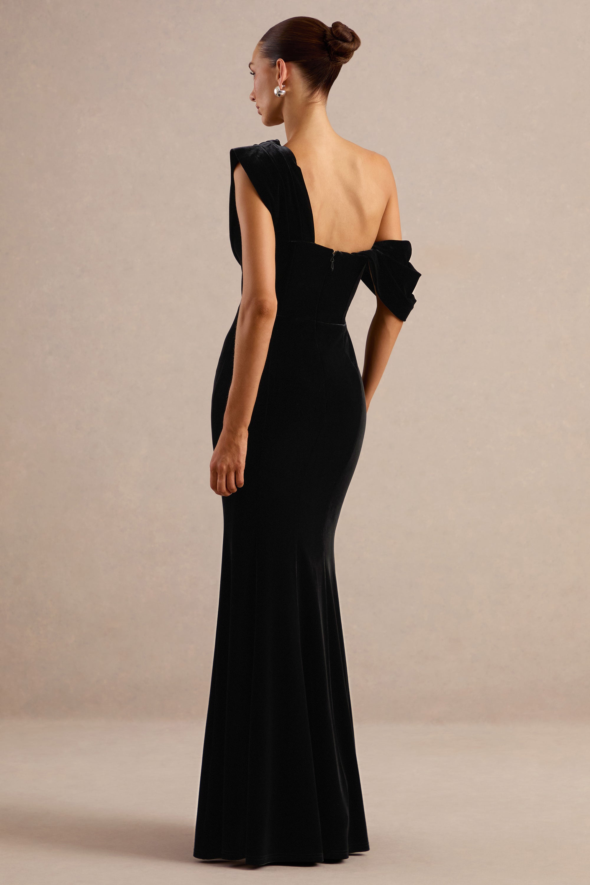 ECM_HR_CL138173001 - Delara | Black Velvet Asymmetric-Neck Fishtail Maxi Dress6.jpg