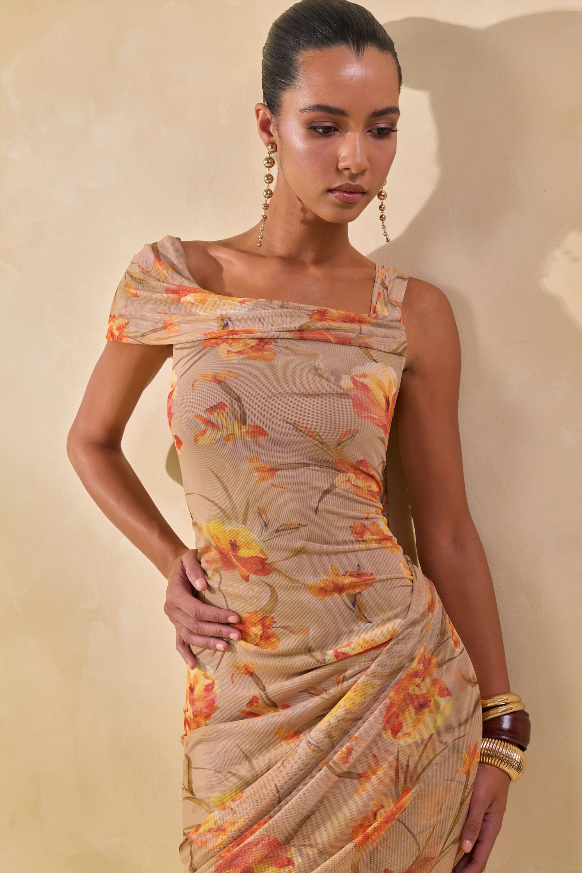 ECM_HR_CL138213070---Afton-Orange-Floral-Mesh-Asymmetric-Neck-Maxi-Dress-With-Sash-Detail7.jpg