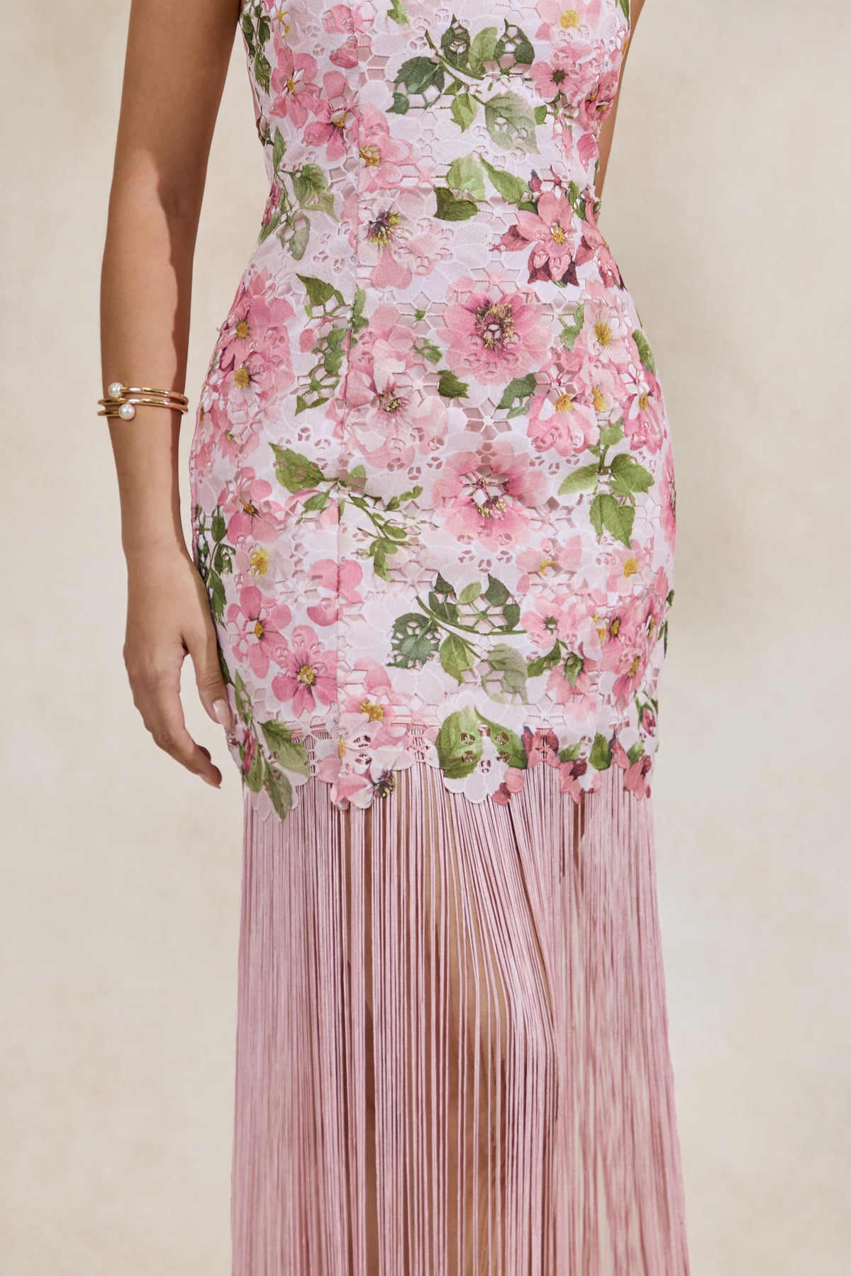 ECM_HR_CL138255084---Lerisa-_-Pink-Floral-Print-Lace-Halter-Neck-Fringed-Maxi-Dress4.jpg