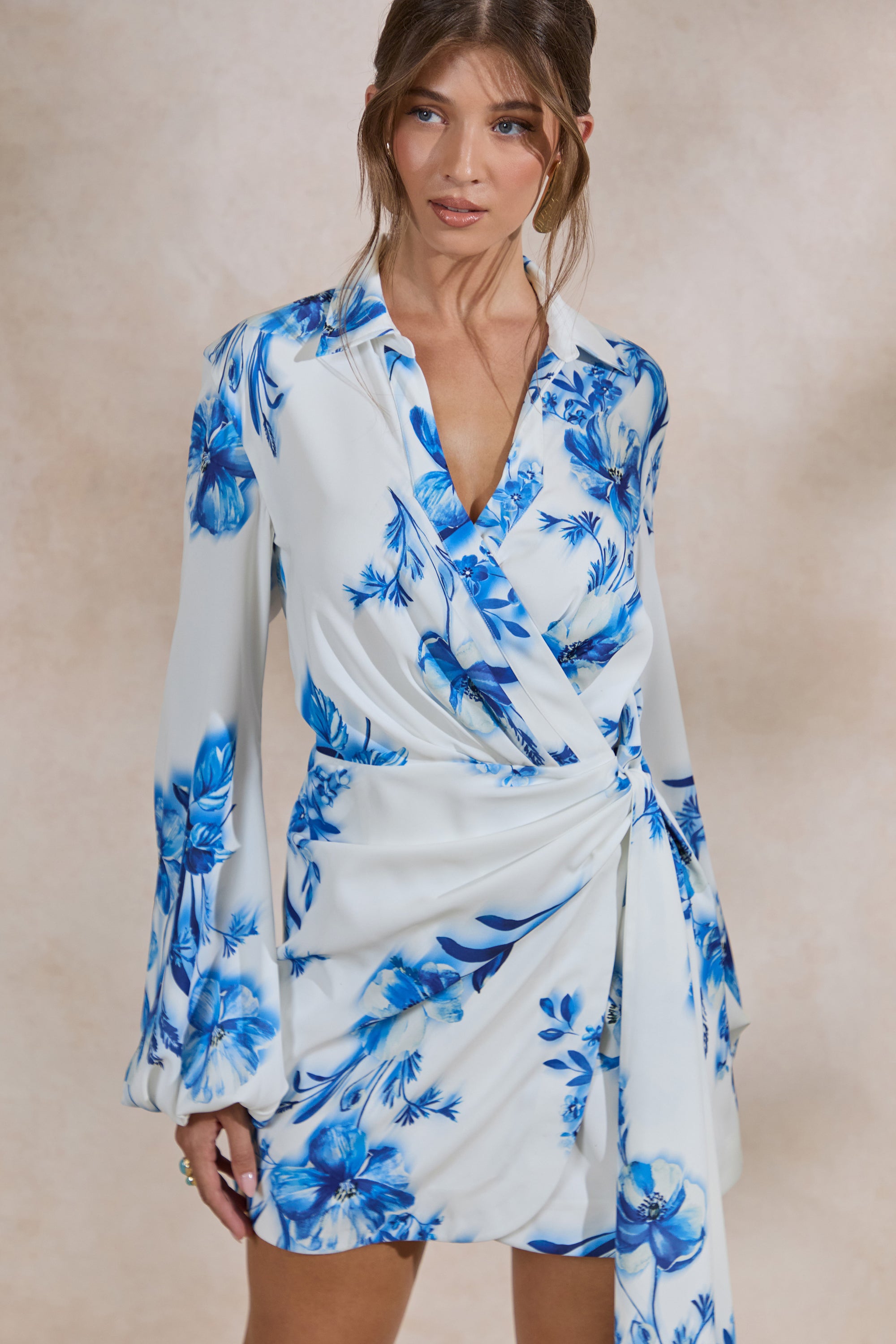 ECM_HR_CL138569153 - Itzara _ Blue Floral Print Plunge-Neck Wrap Dress With Belt Detail3.jpg
