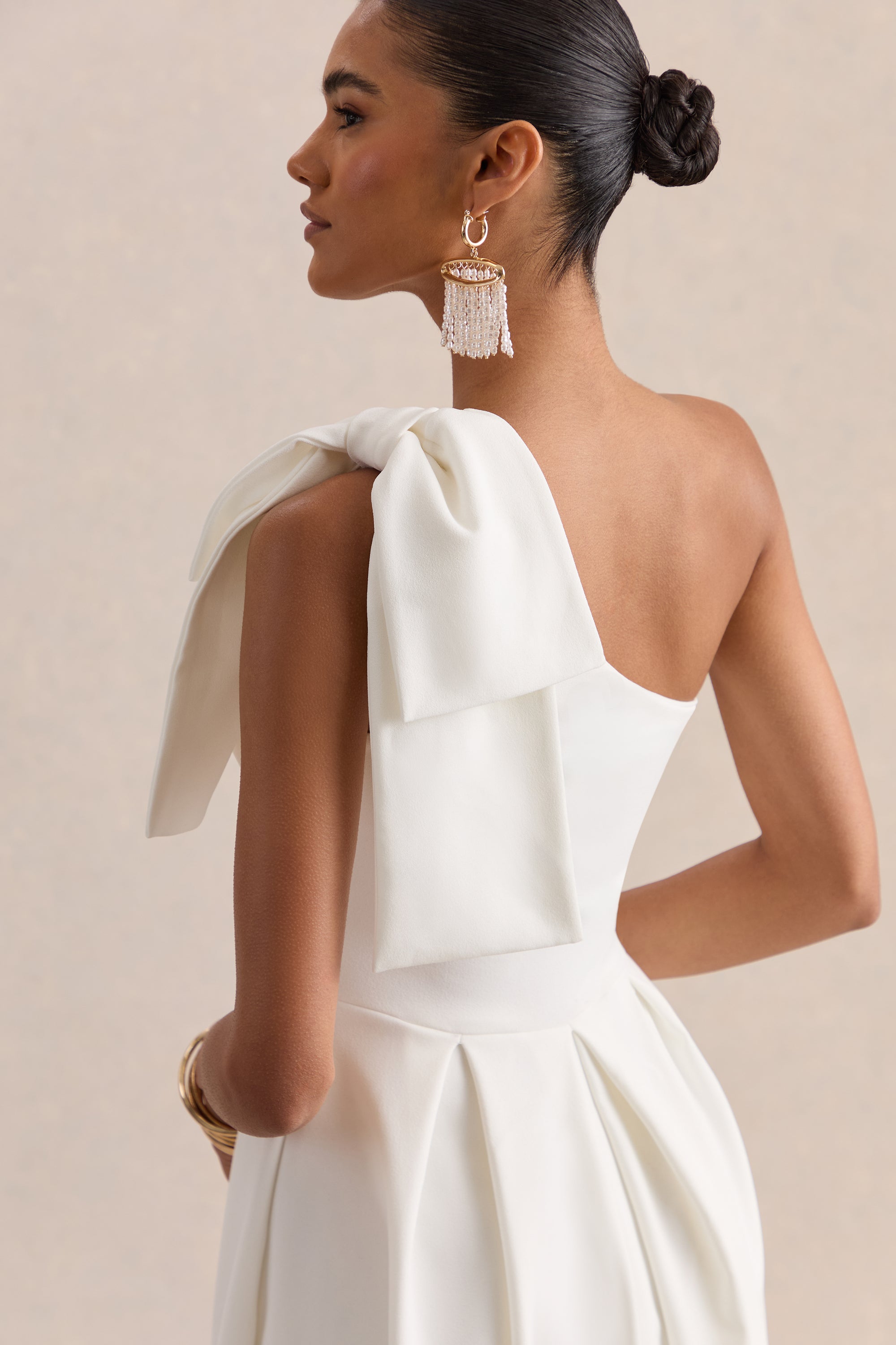 ECM_HR_CL138721110 - Meria _ White Asymmetric-Neck Midi Dress With Bow-Sleeve 02.jpg