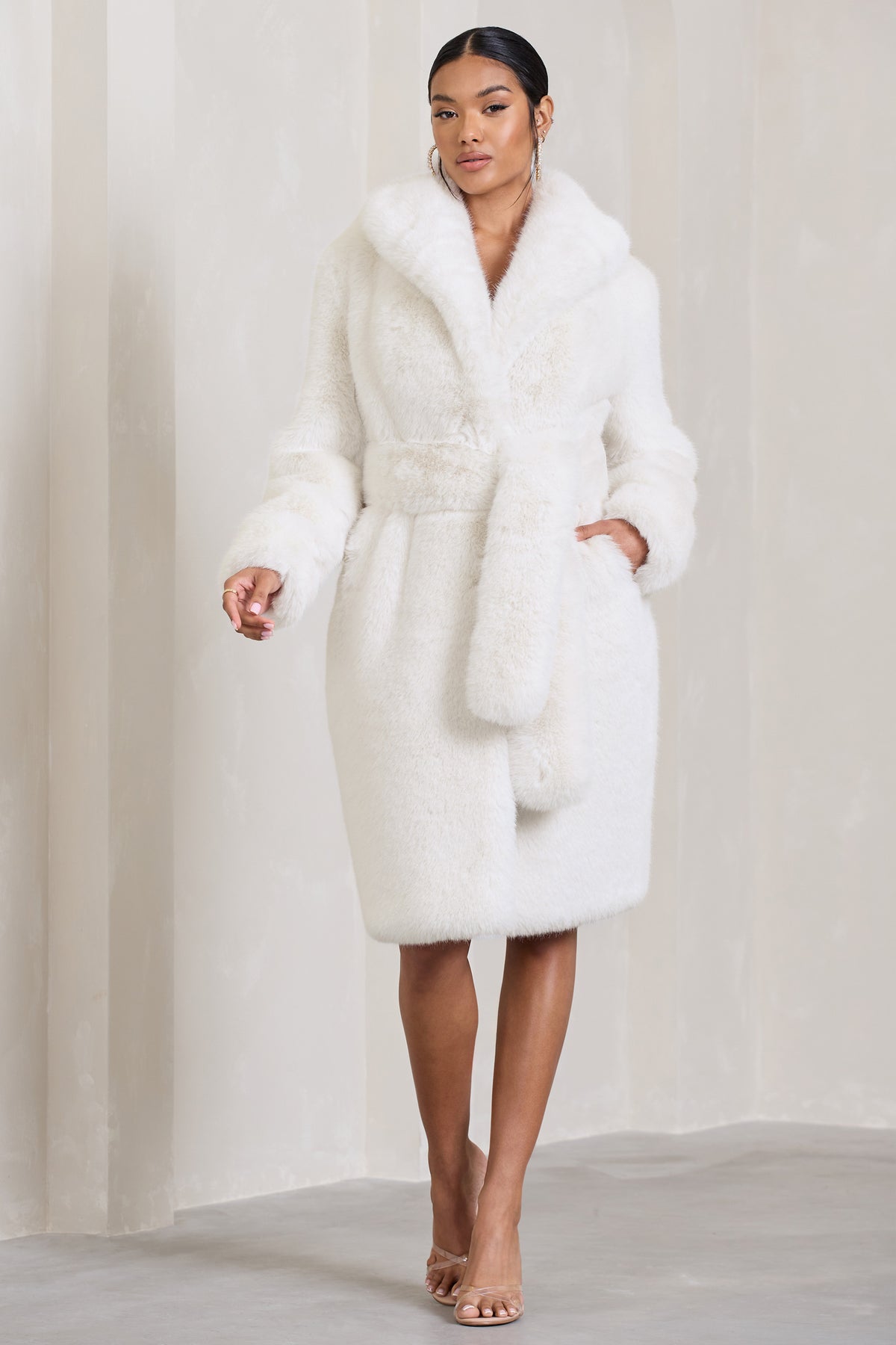Slopeside Cream Long Belted Faux Fur Coat – Club L London - UK