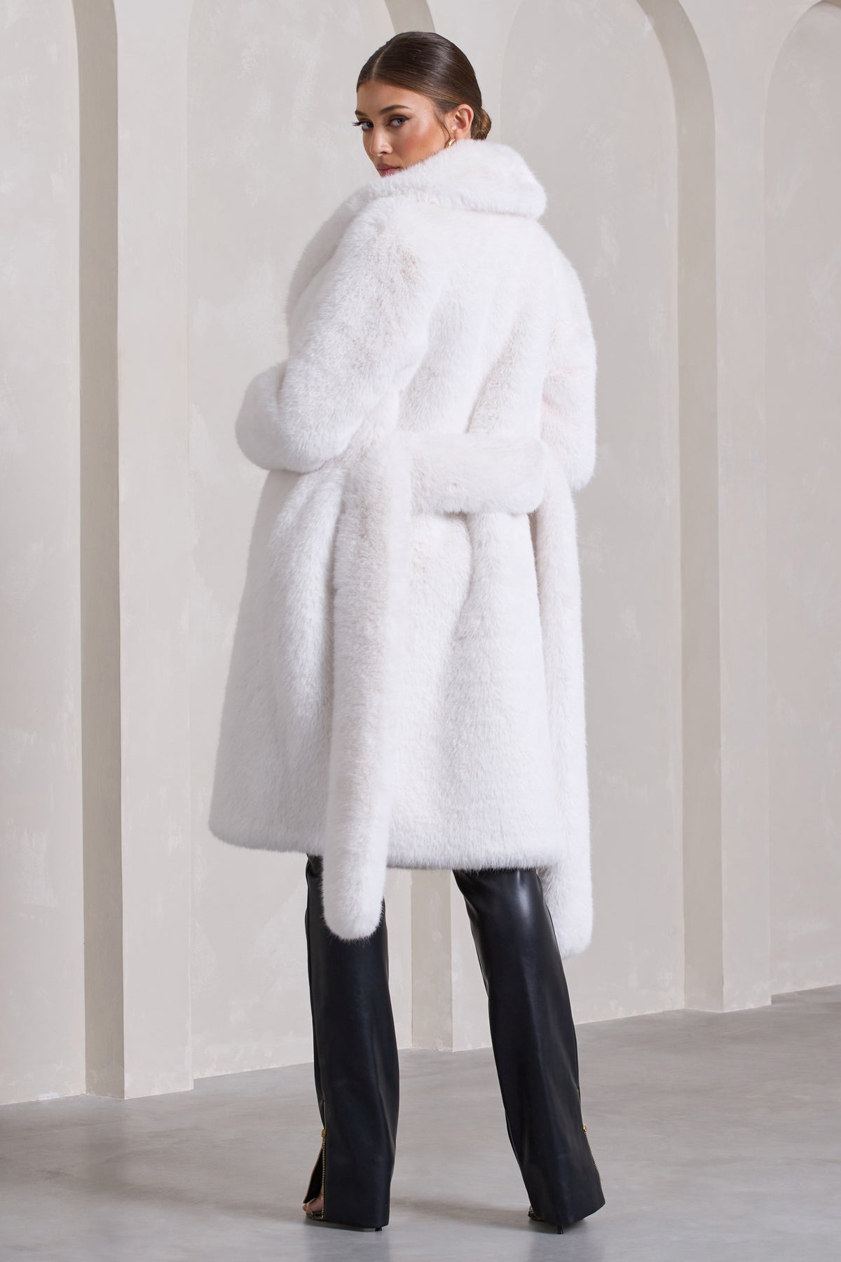 Slopeside Cream Long Belted Faux Fur Coat – Club L London - UK