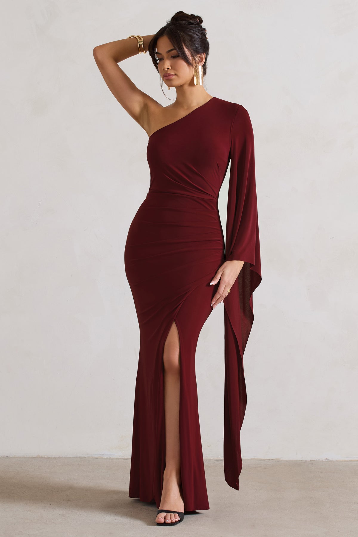 Giada Berry Ruched Asymmetric Maxi Dress With Cape Sleeve – Club L