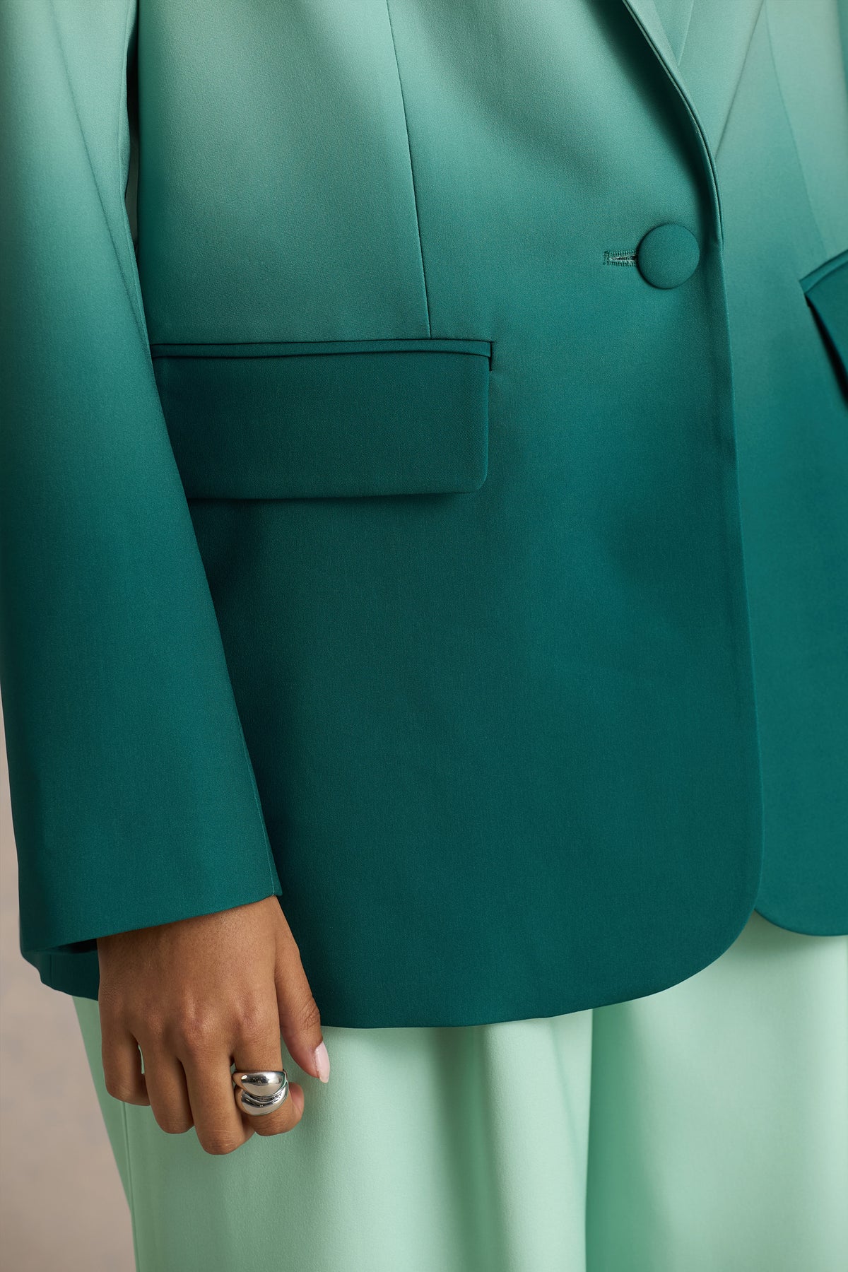 uploaded_image_4_0r32i